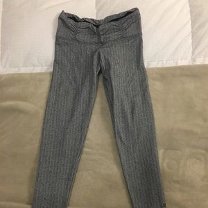 Grey textile patterned yoga pants 🤸‍♂️🙏🏻🙌🏻